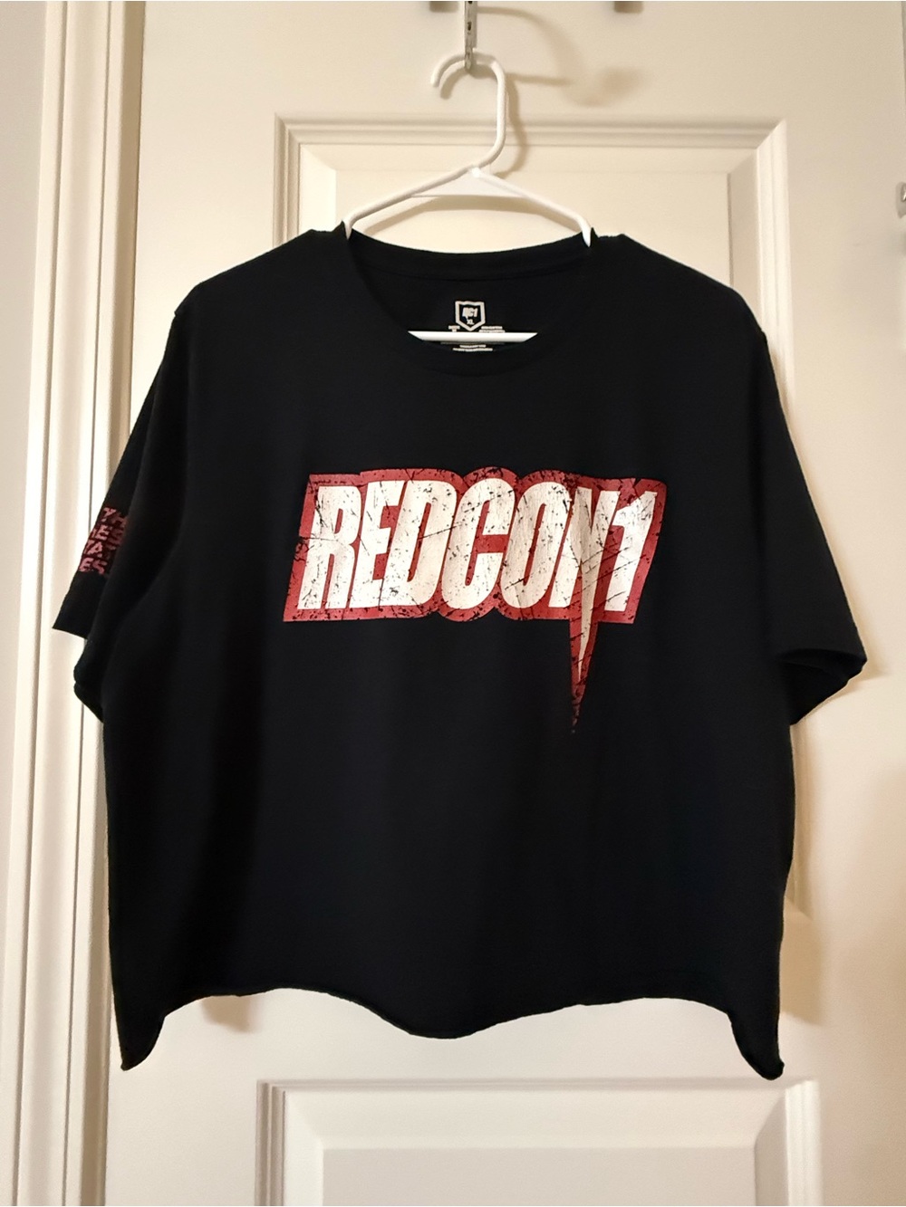 Redcon1 Black Graphic Logo Tee Cut to be Cropped, Size XL